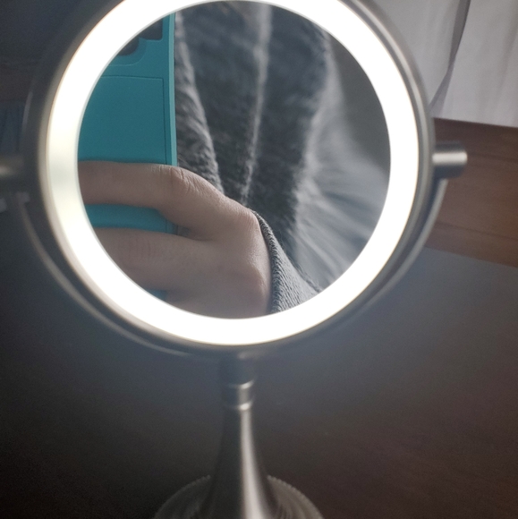 Other - Ring light makeup mirror with magnificaton
